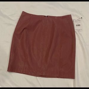 Free people pressed flowers skirt
Suede
Size 2